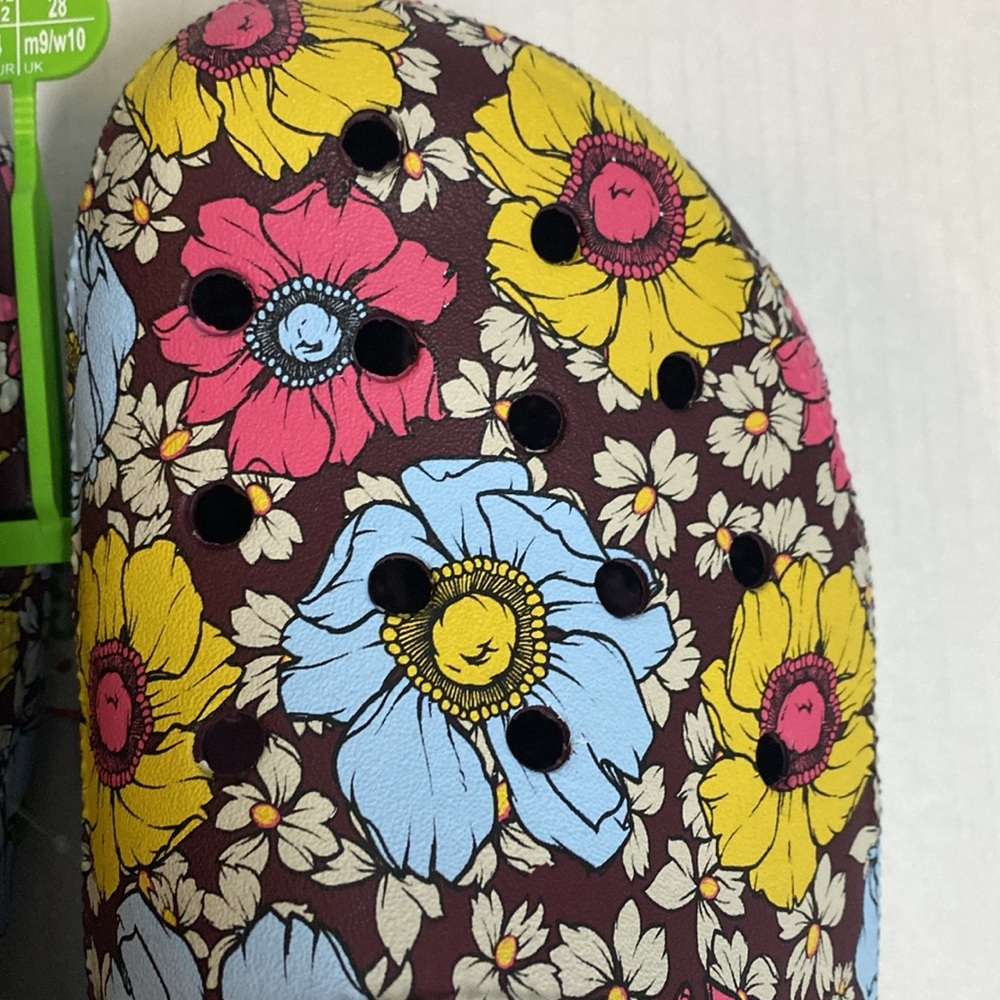 CROCS classic retro floral clog in burgundy multicolored‎ floral - Picture 3 of 7